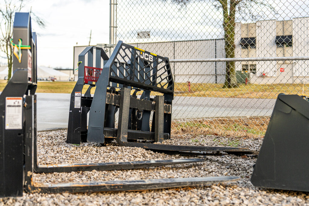 Contractor Equipment Rentals in Evansville Indiana. JLG. GENIE. JCB. Yale. Ramps. Trailers. Generators. Air Compressors. Light Towers. Boom Lifts. Scissor Lifts. High Capacity Pneumatic Tire Forklifts, Telehandlers (Reach Trucks). Articulated Booms. Skid Steers. Mini Excavators.