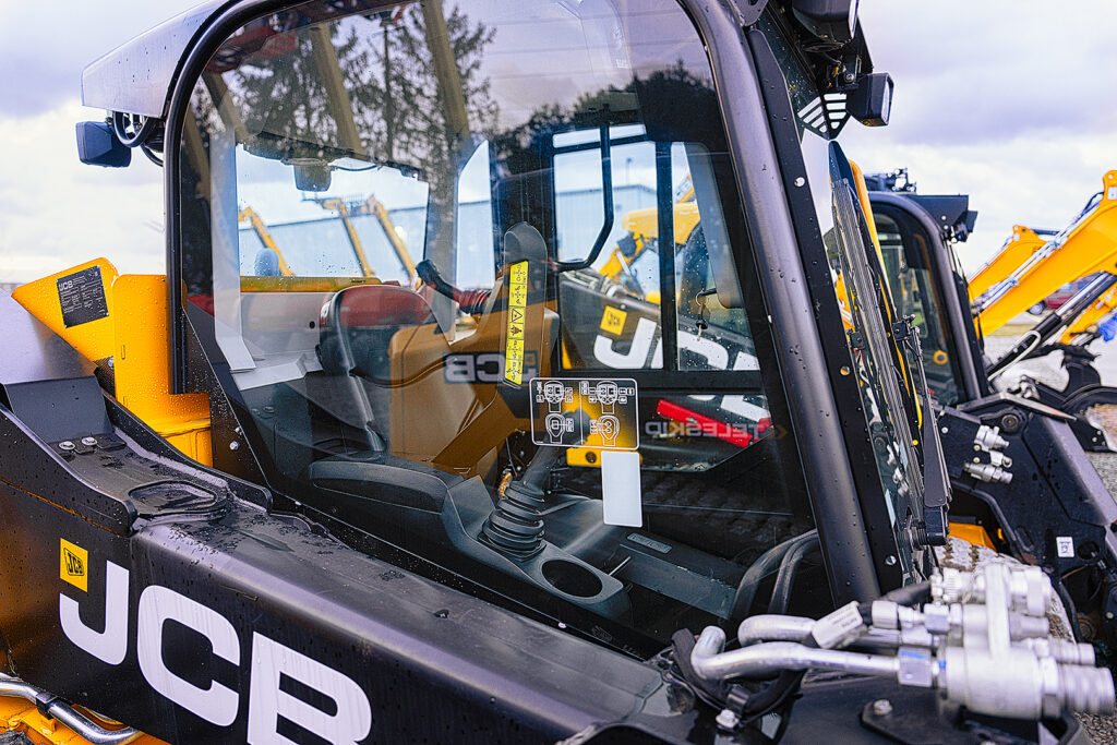 Contractor Equipment Rentals in Evansville Indiana. JLG. GENIE. JCB. Yale. Ramps. Trailers. Generators. Air Compressors. Light Towers. Boom Lifts. Scissor Lifts. High Capacity Pneumatic Tire Forklifts, Telehandlers (Reach Trucks). Articulated Booms. Skid Steers. Mini Excavators.