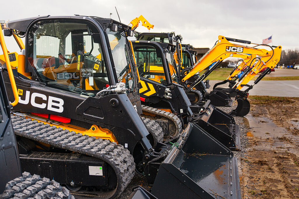 Contractor Equipment Rentals in Evansville Indiana. JLG. GENIE. JCB. Yale. Ramps. Trailers. Generators. Air Compressors. Light Towers. Boom Lifts. Scissor Lifts. High Capacity Pneumatic Tire Forklifts, Telehandlers (Reach Trucks). Articulated Booms. Skid Steers. Mini Excavators.