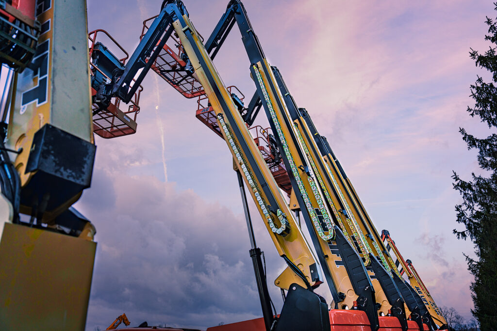 Contractor Equipment Rentals in Evansville Indiana. JLG. GENIE. JCB. Yale. Ramps. Trailers. Generators. Air Compressors. Light Towers. Boom Lifts. Scissor Lifts. High Capacity Pneumatic Tire Forklifts, Telehandlers (Reach Trucks). Articulated Booms. Skid Steers. Mini Excavators.